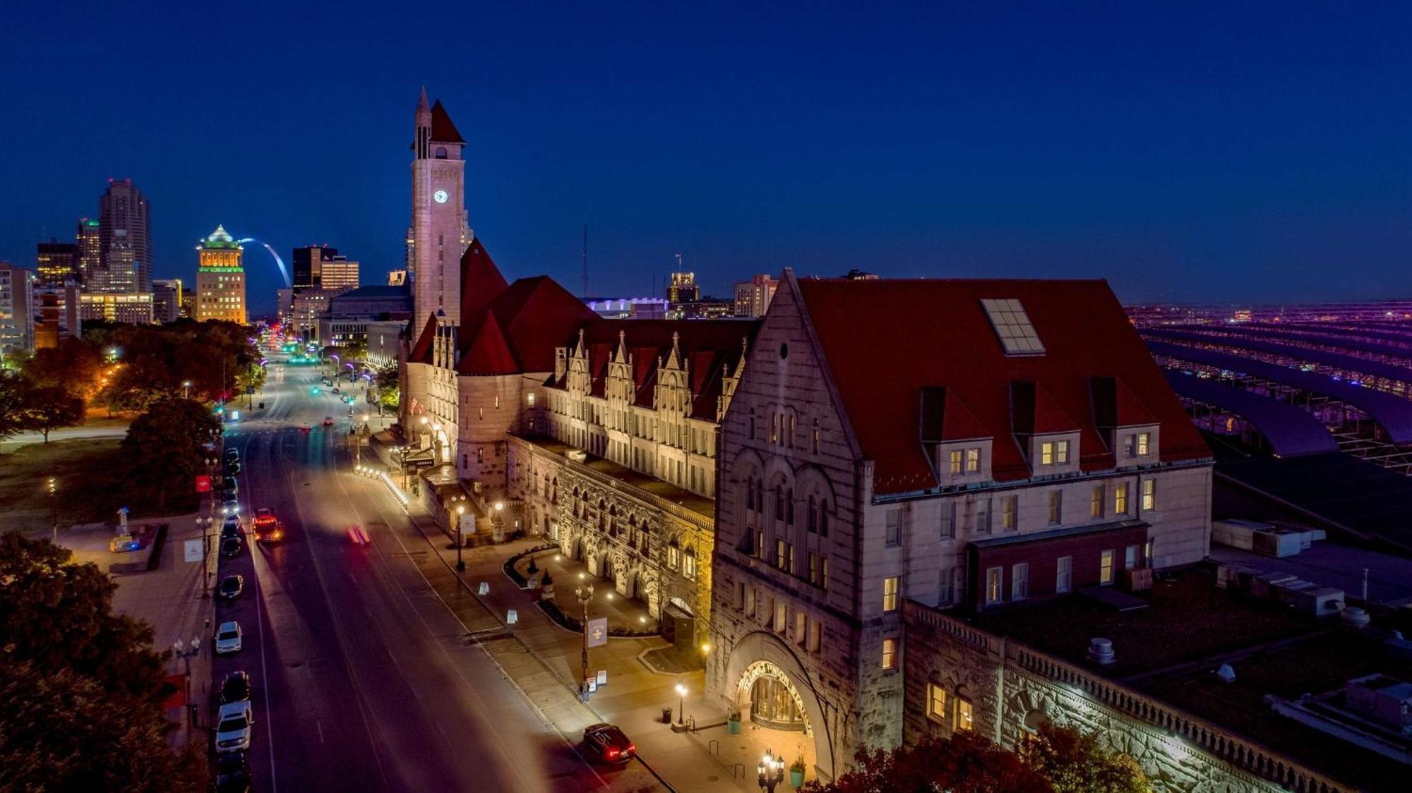 St. Louis Union Station Hotel, Curio Collection By Hilton Bagian luar foto